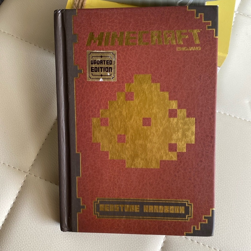 MINECRAFT Redstone Handbook - Picture 2 of 4